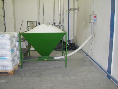 ABS, PE, PP, PA, PET film, PVC granulates, polystyrene, conveyor, powder plastic, granulate, plastic, plastic, spiral conveyor, worm conveyor, belt conveyor, worm conveyor, worm, spiral, Stanislav Rataj, Rataj as, big -bag station, big-bag, weighing material, weight, big-bag filling station, big-bag emptying station
