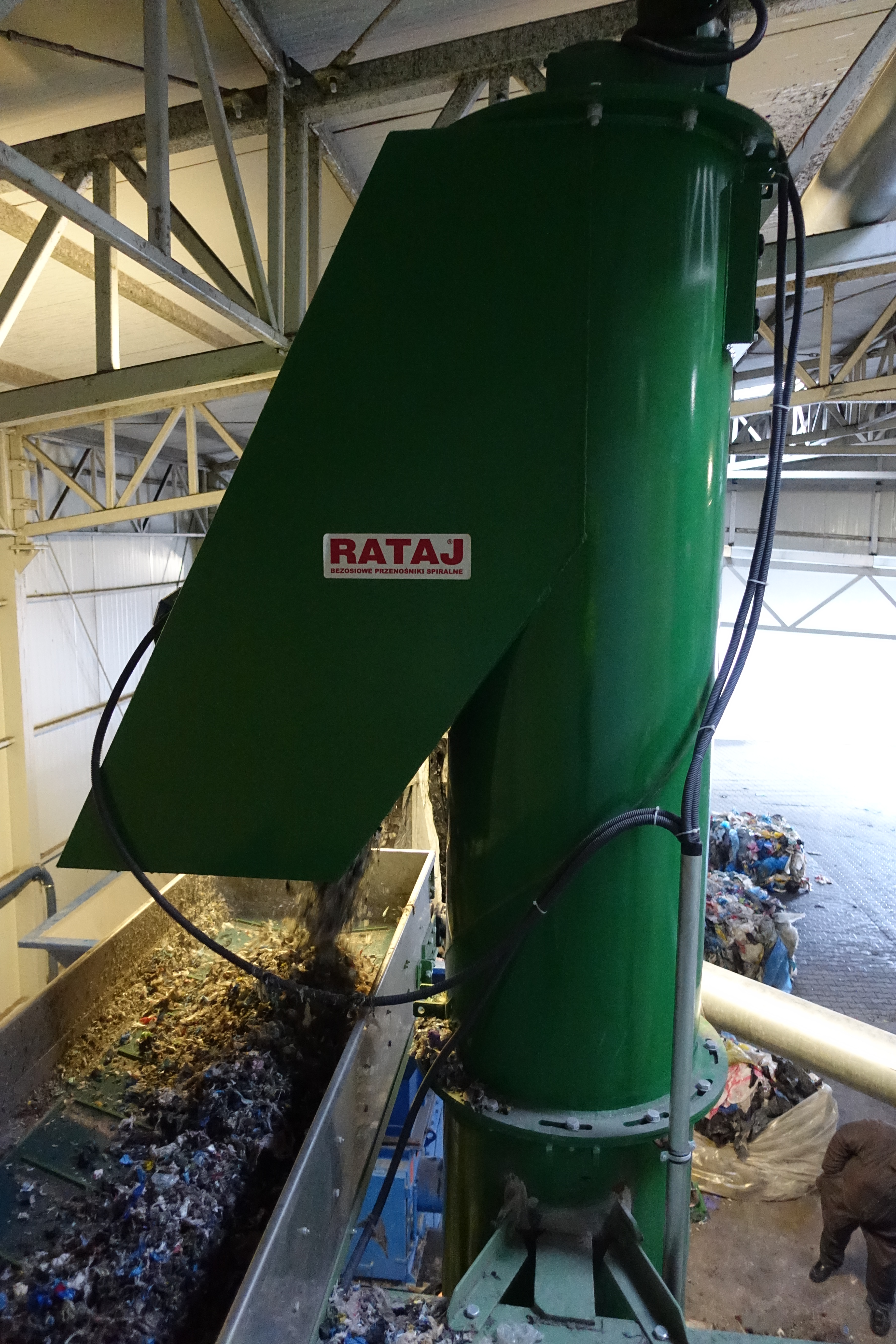 electric waste, crushed cables, steel scrap, PET bottles, tires, textile, conveyor, spiral conveyor, worm conveyor, belt conveyor, worm conveyor, worm, spiral, Stanislav Rataj, Rataj a.s., recycling
